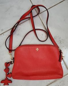 Tory Burch Logo Crossbody Bag in Red